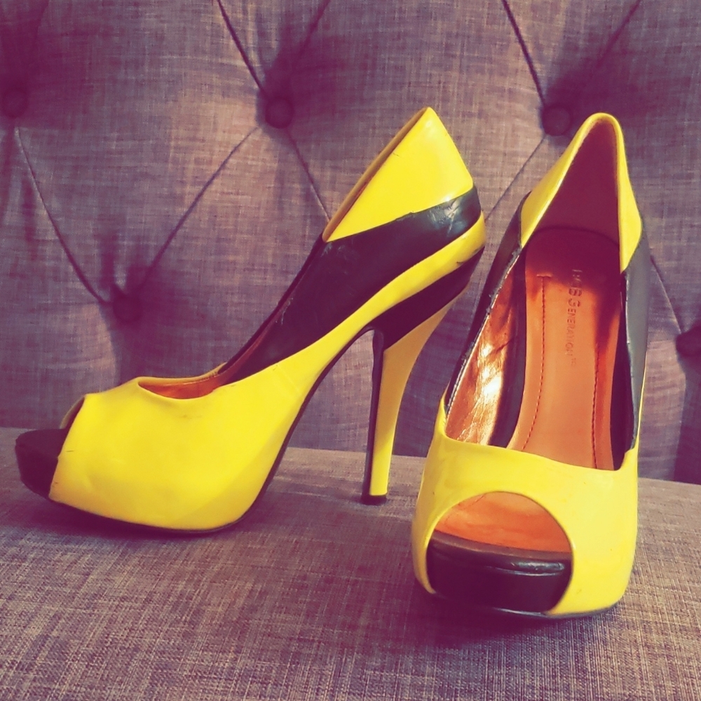 Neon yellow BCBG peep toe shoes